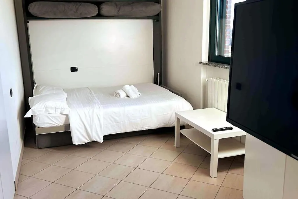 App. 27-Parcheggio PrivatoAccogliente Monolocale Lägenhet Monza