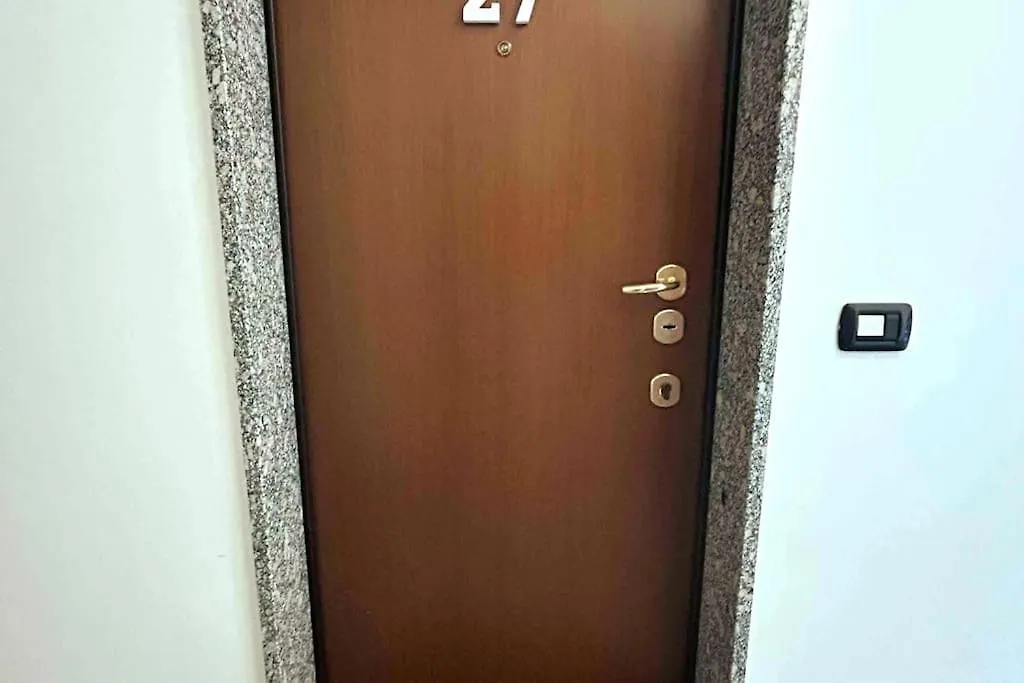 App. 27-Parcheggio PrivatoAccogliente Monolocale Lägenhet Monza
